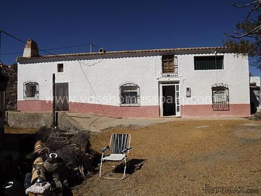 Large, Country House to modernise and a little renovation..