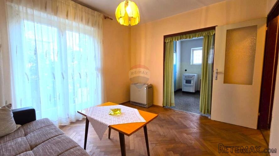 Rovinj, stan, 2 SS, parking, 1. kat u stambenoj zgradi centa
