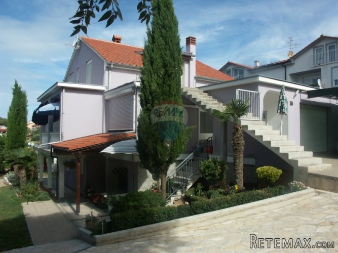 Istra,Pula,kuća na rubu šume sa 4 stana 900 m od mora - 2