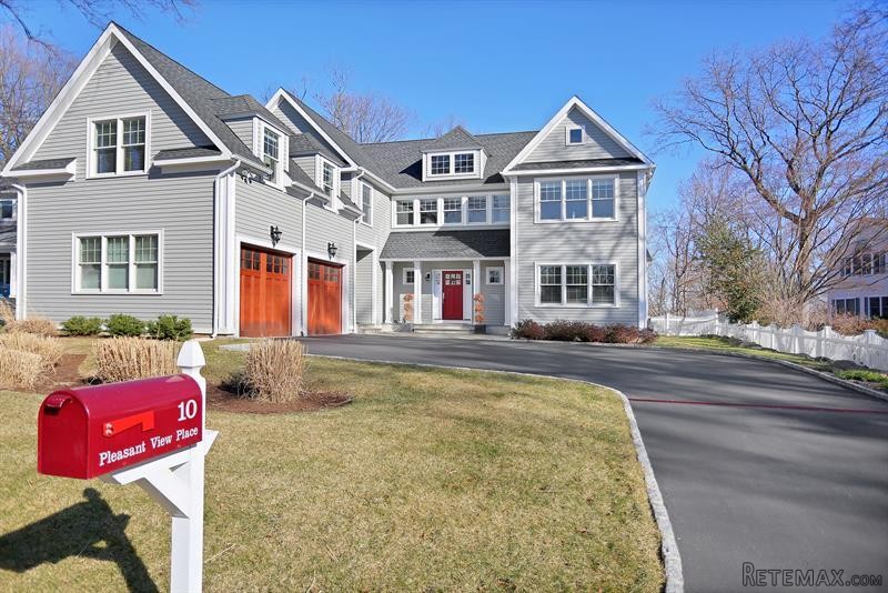 4 bedroom House For Sale: 10 Pleasant..