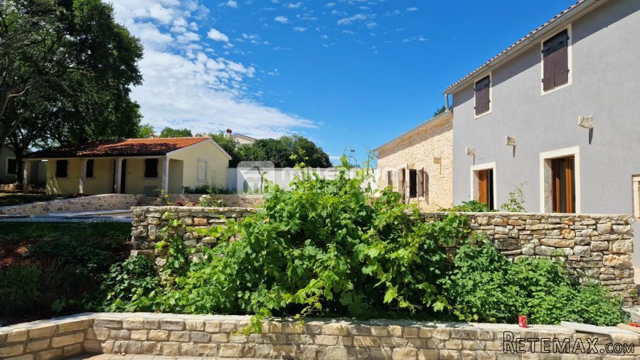 Barban, 110m2, samostojeća kuća s bazenom i velikom o.. - 2