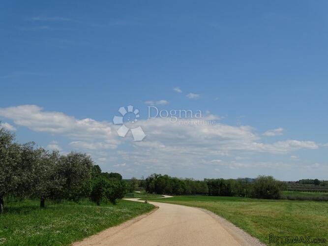 Radini - građevinska parcela - 3