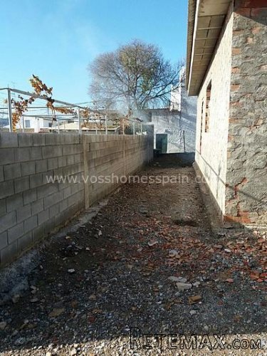 FANTASTIC opportunity. Large semi-built DETACHED VILLA of..