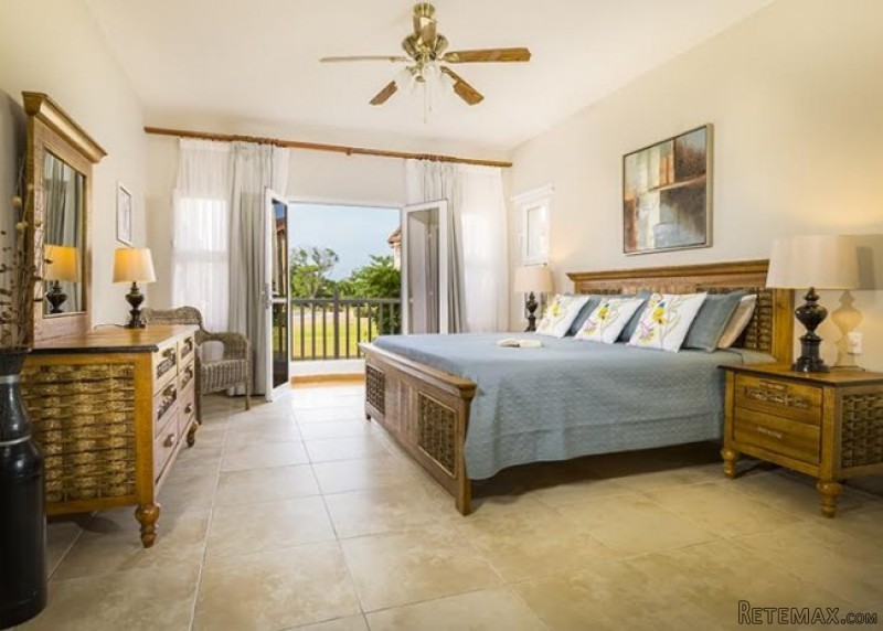 New Luxurious Beachfront Resort With..