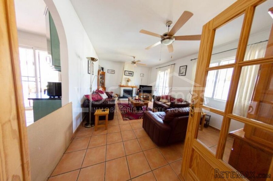OPEN TO OFFERS - NEW LISTING TO VOSS HOMES - A spacious 3.. - 7