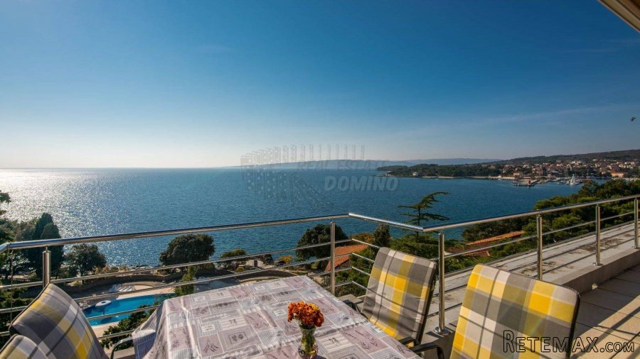 Penthouse u gradu Krku! Prvi red do mora!Tražena lokacija!