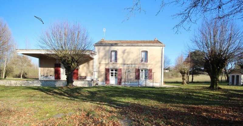 Beautiful 3 bedroom converted railway..