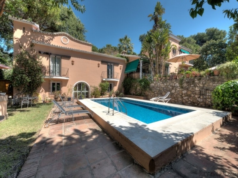 5 Bedroom Villa For Sale Situated In La.. - 2