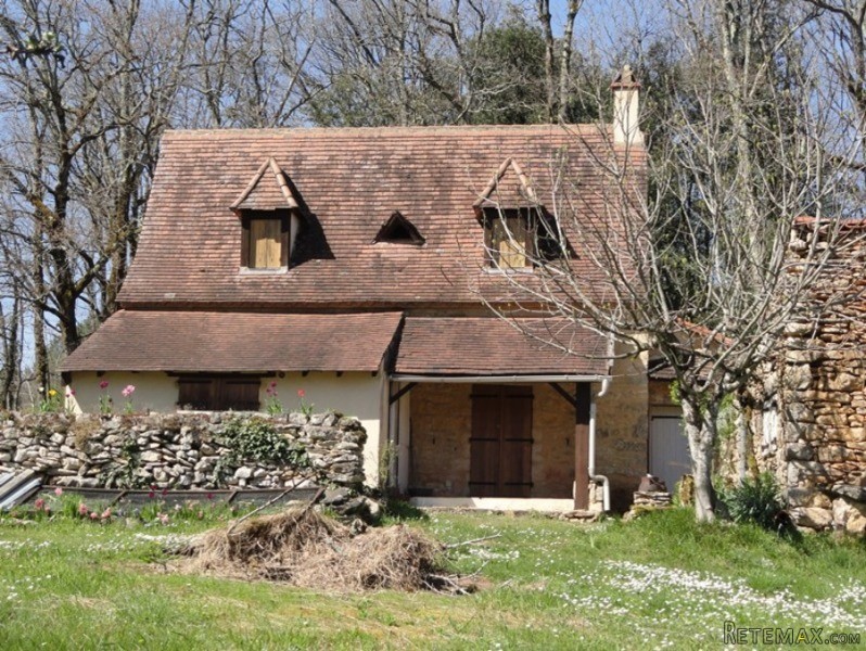 Charming Country Farmhouse To Renovated..