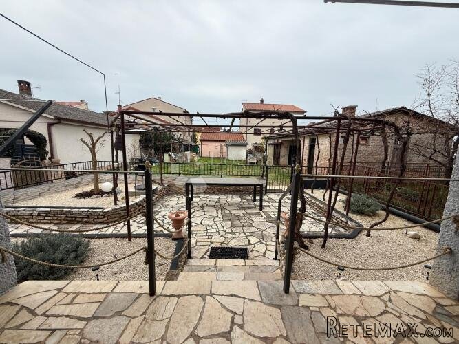 Kuća s 2 stana - 300 m od mora - 3