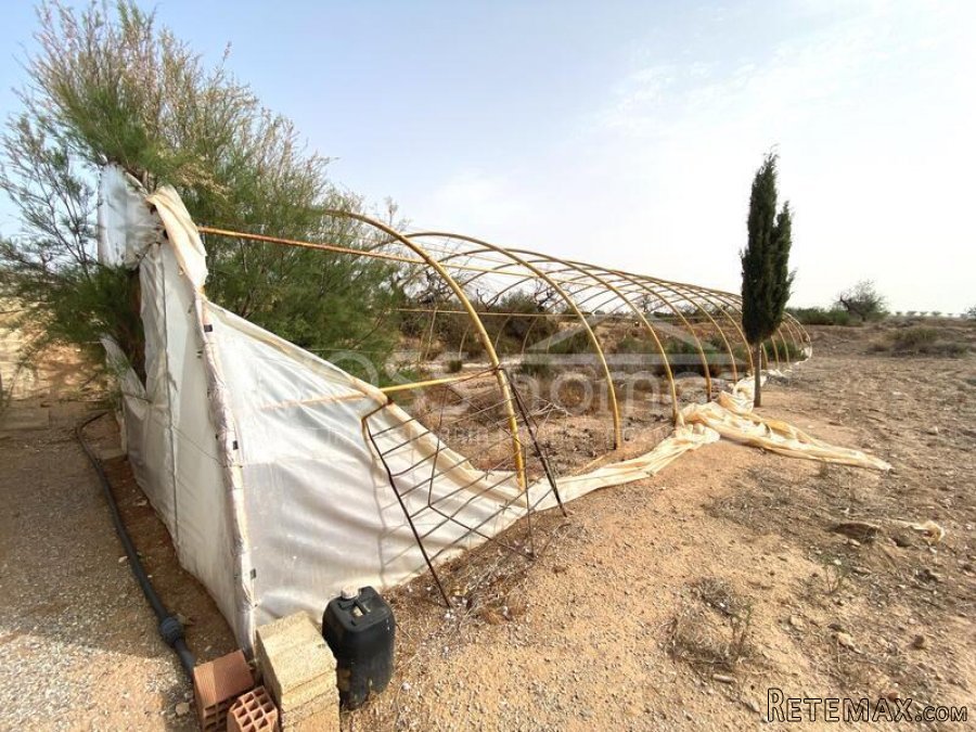 RUSTIC LAND for sale which has a large 400m2 work shop.. - 4