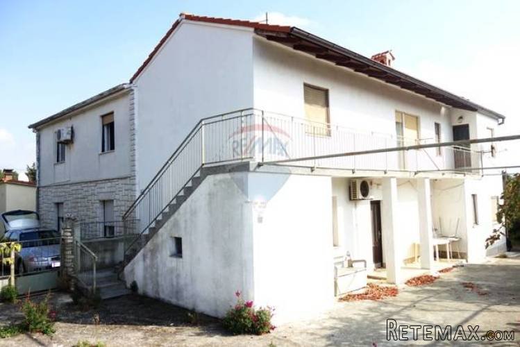 KUĆA 140 m2 U LIŽNJANU 800m OD PLAŽE