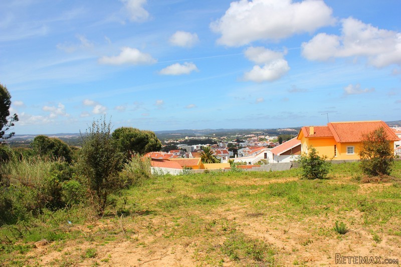 2 building plots of land with a good..