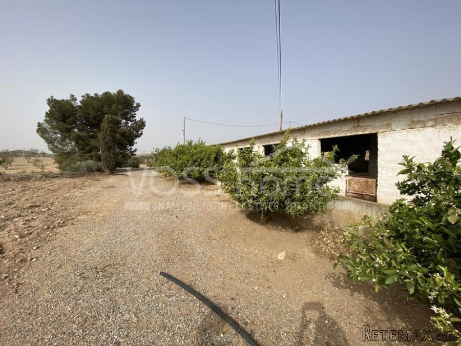 RUSTIC LAND for sale which has a large 400m2 work shop.. - 6