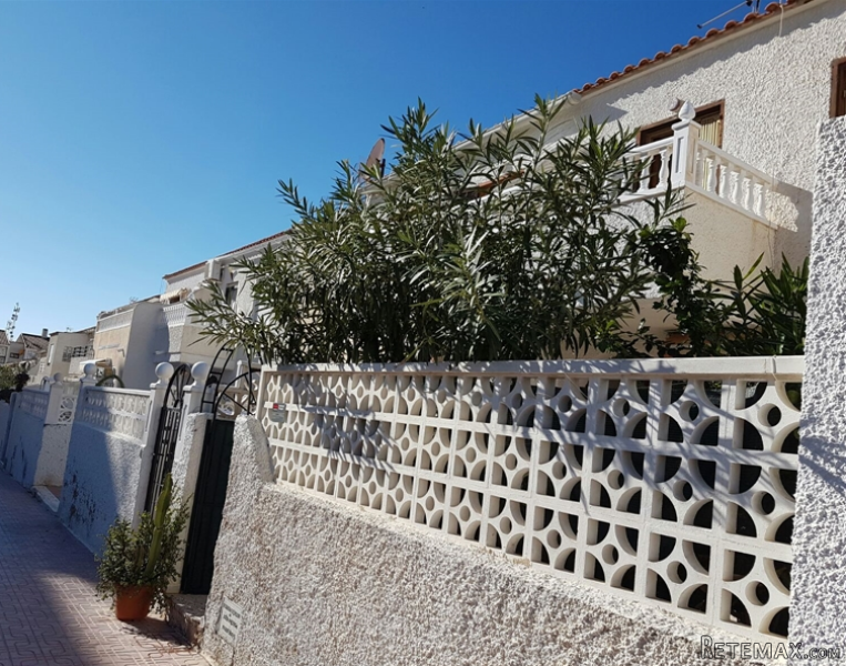 2 Bedrooms - Villa - Alicante - For Sale