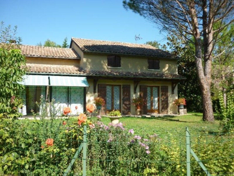 In A Beautful Bastide Town In The Heart..
