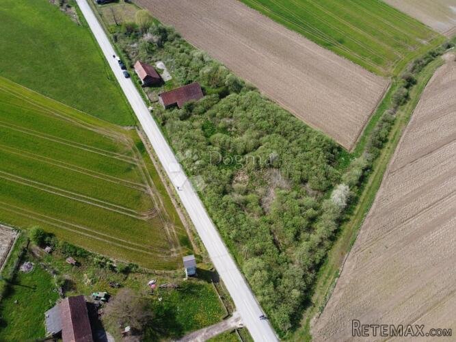 Kuća na parceli 7.480 m2 – idejni turistički projekt na 3.50