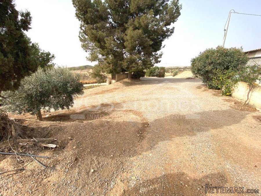 RUSTIC LAND for sale which has a large 400m2 work shop.. - 7