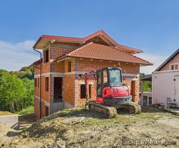 Zagreb, Gornja Dubrava – roh-bau kuća sa zemljištem i dokume