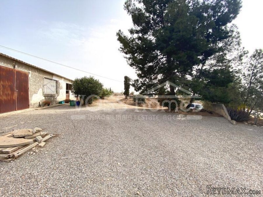 RUSTIC LAND for sale which has a large 400m2 work shop.. - 8
