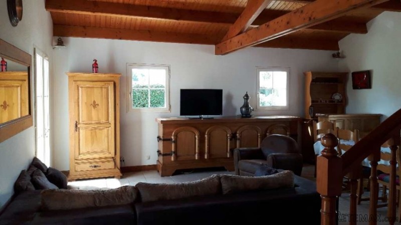 6 Bedroom Villa For Sale - 2