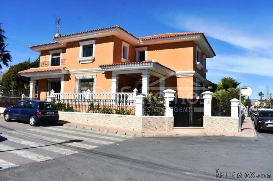 A huge, very attractive villa both inside and out in the..