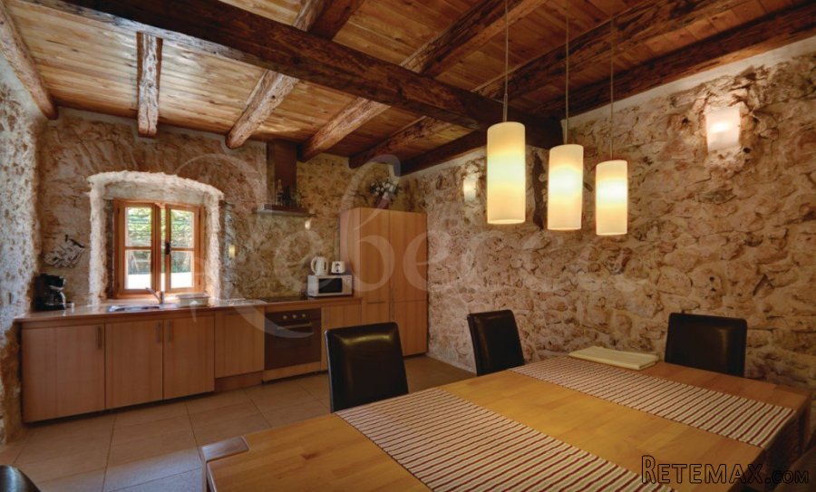 ISTARSKA KAMENA KUĆA 142 m2, KOMPLETNO RENOVIRANA - 5