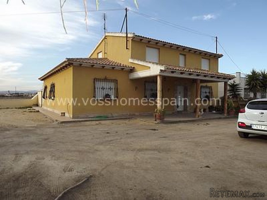 A HUGE 5 BEDROOMED VILLA in the country side just 5 MINS..