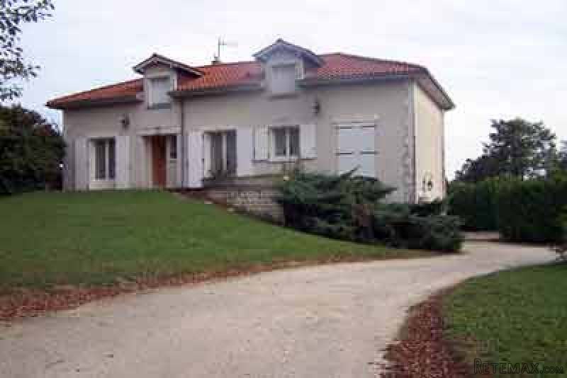 Attractive 5 Bed-Roomed House With..