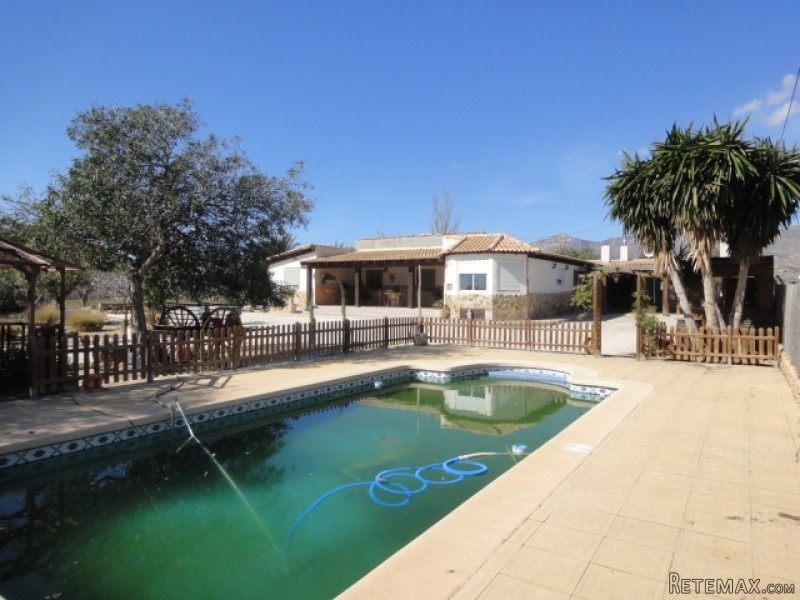4 Bed 2 Bath With Pool In Crevillente