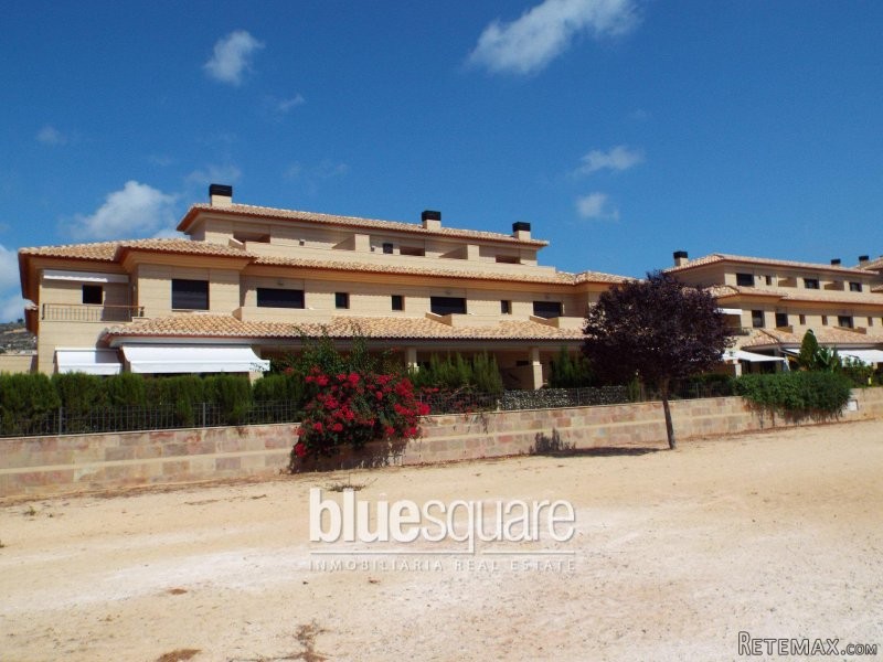 New 4 bedroom townhouse close to the..