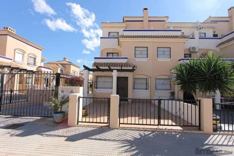 3 Bedroom 2 Bathroom Townhouse In La..