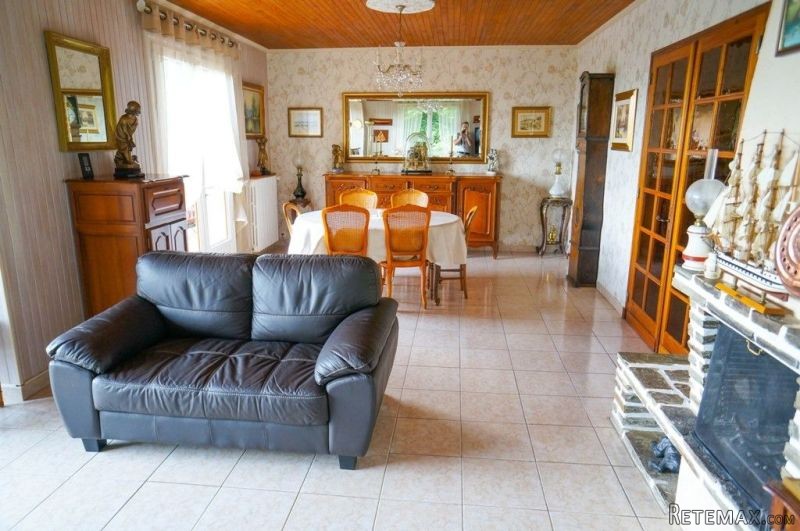 Renovated Villa Set On 4 Hectares Of.. - 2