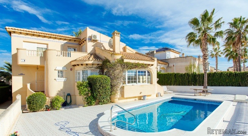 4 Bedrooms - Villa - Alicante - For Sale