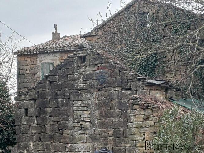 Istra, Momjan-okolica, autohtona kuća i građevinske parcele - 2