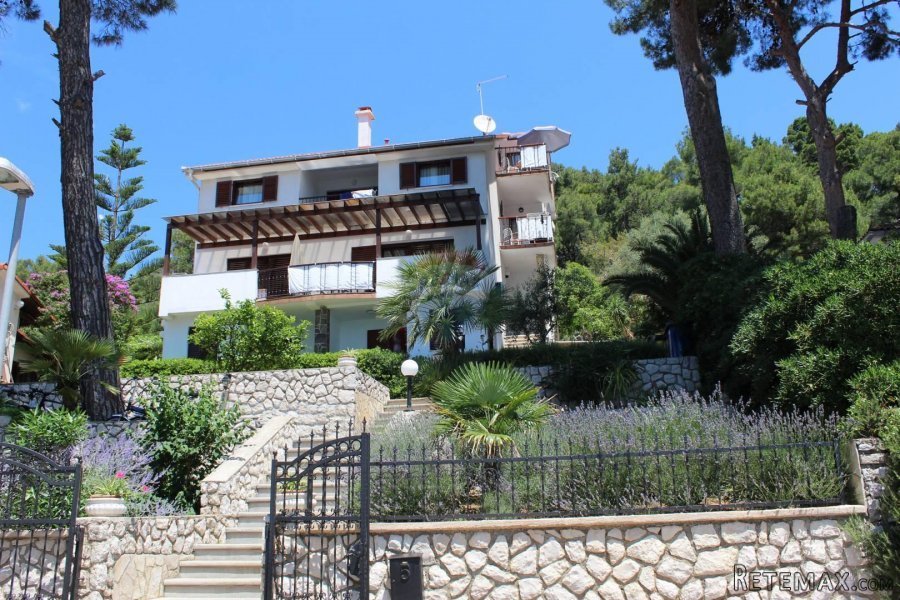 MALI LOŠINJ - VILA SA 10 APARTMANA NA RIJETKOJ I ATRAKTIVNOJ