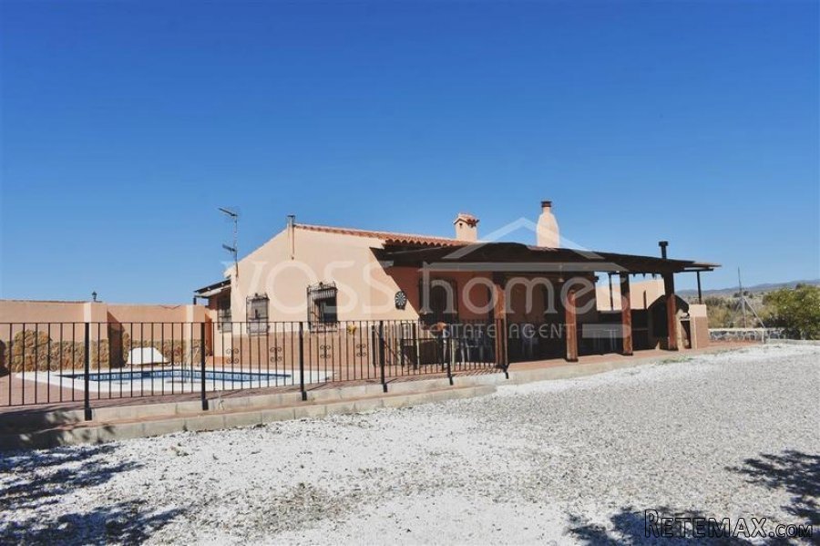 A lovely 4 bedroom, 1 bathroom Country House of 230m2 with..