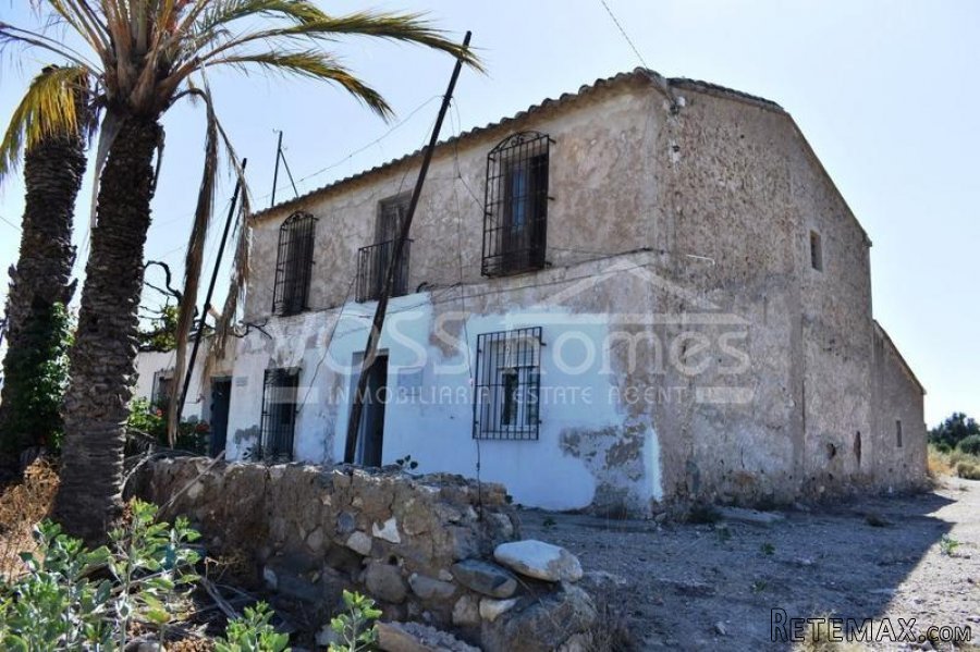 Large 2 storey old cortijo property to renovate with garage..