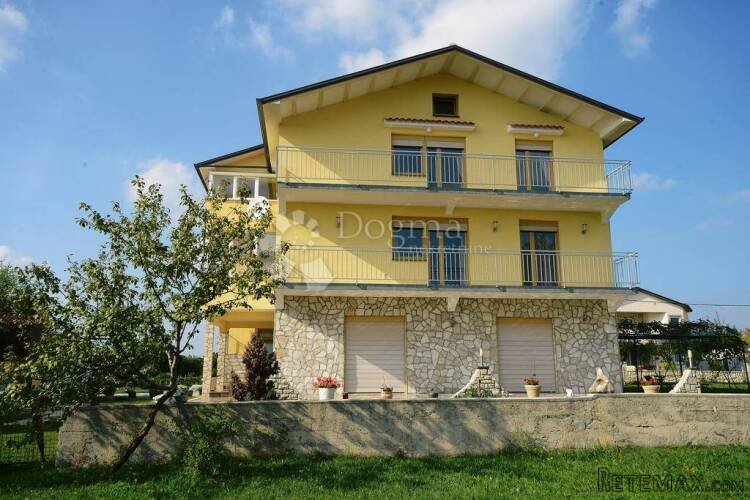 KUĆA NA SUPER LOKACIJI , OKOLICA LABINA