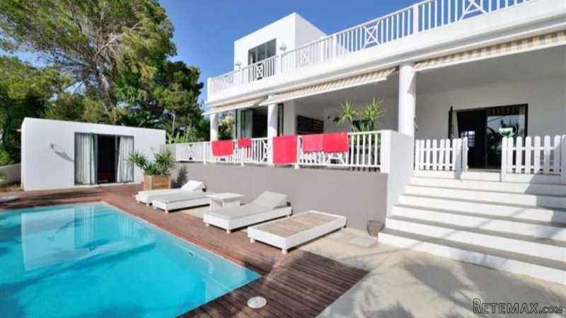 Modern house with sea view