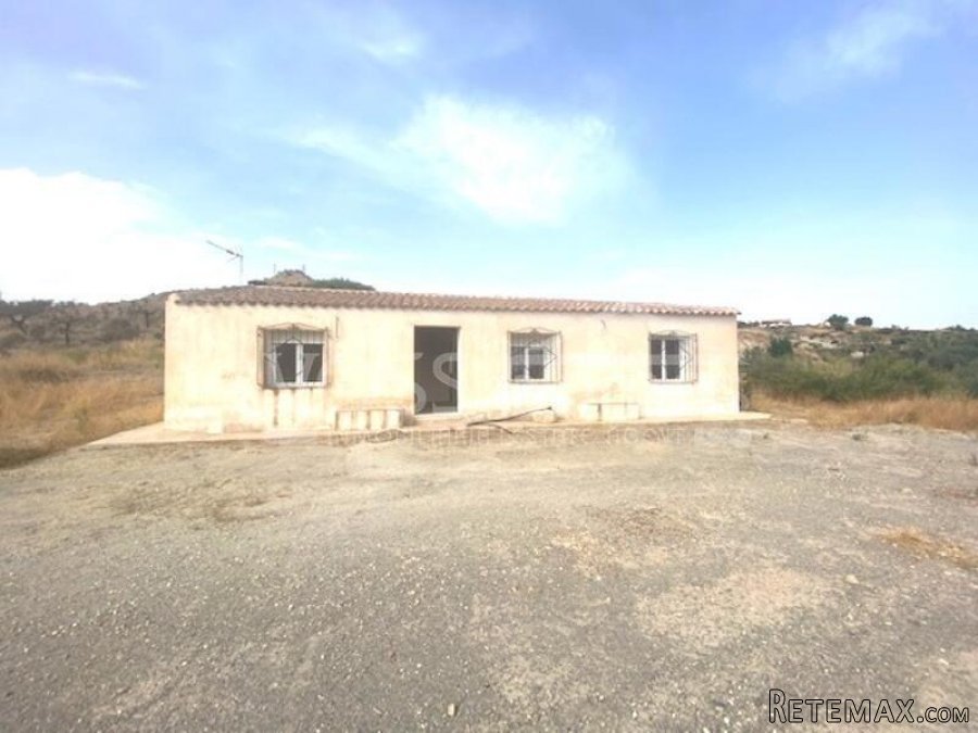 NEW LISTING - Great country property of 72m² built on a..