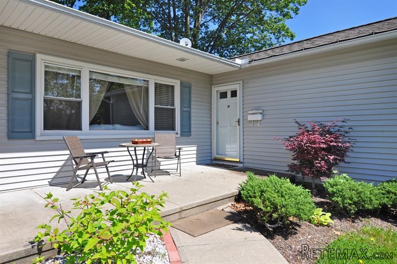 3 bedroom House For Sale: 24 Edgewood.. - 2