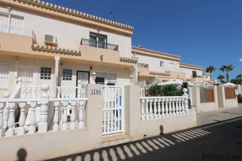 5 Bedroom 3 Bathroom Townhouse In Playa..