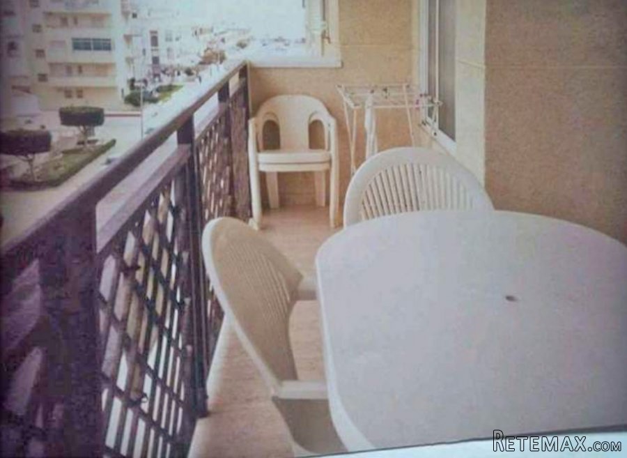 Beautiful green gated complex 3 minutes walk to the chic.. - 2