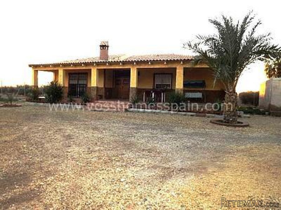 Large country cortijo situated just a 2 minute drive to a..
