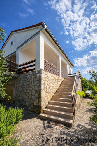 UGLJAN - kuća 144 m2 s velikom okućnicom (1336 m2)