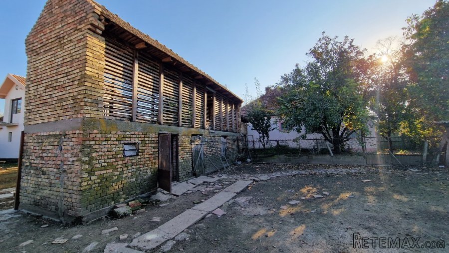 Prodajem kompetno seosko domacinstvo-Sakule - 6
