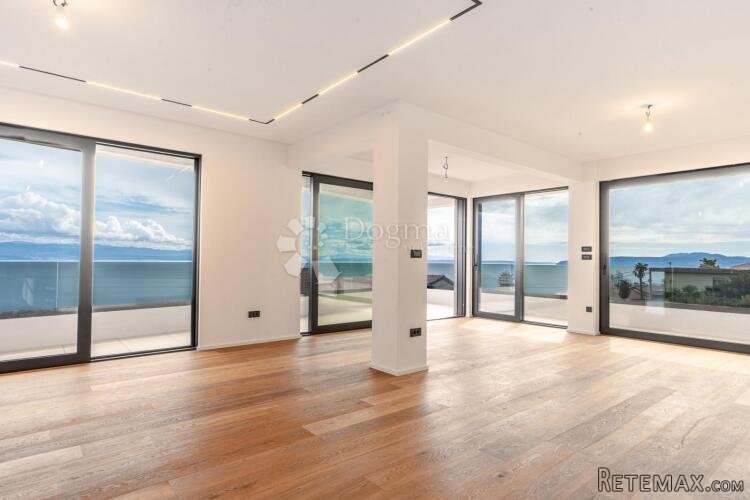 5★ LOVRAN – 335 m² UKUPNO! Stan 124 m² + natkrivena terasa 4