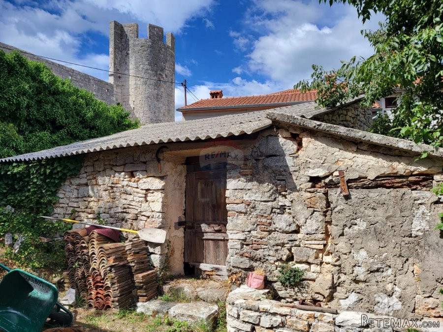 ISTRA, SVETVINČENAT - Povijesna kuća s dvorištem pored Kašte - 7