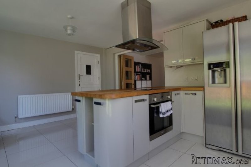 4 bedroom, Detached House house for sale - 2